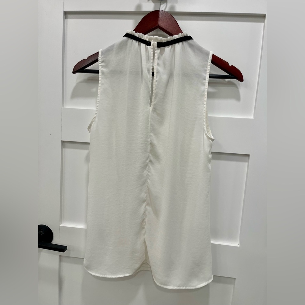 Cute H&M white blouse with black bow 8 - Picture 3 of 6